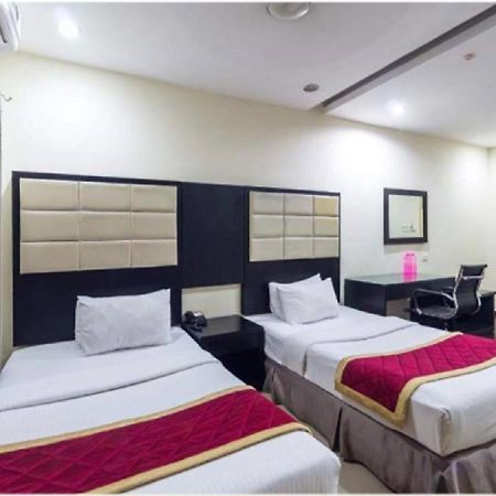 Hotel At Home Suites , Gachibowli, Хидерабад Екстериор снимка