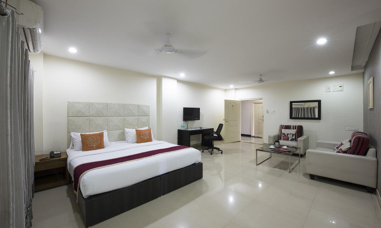 Hotel At Home Suites , Gachibowli, Хидерабад Екстериор снимка