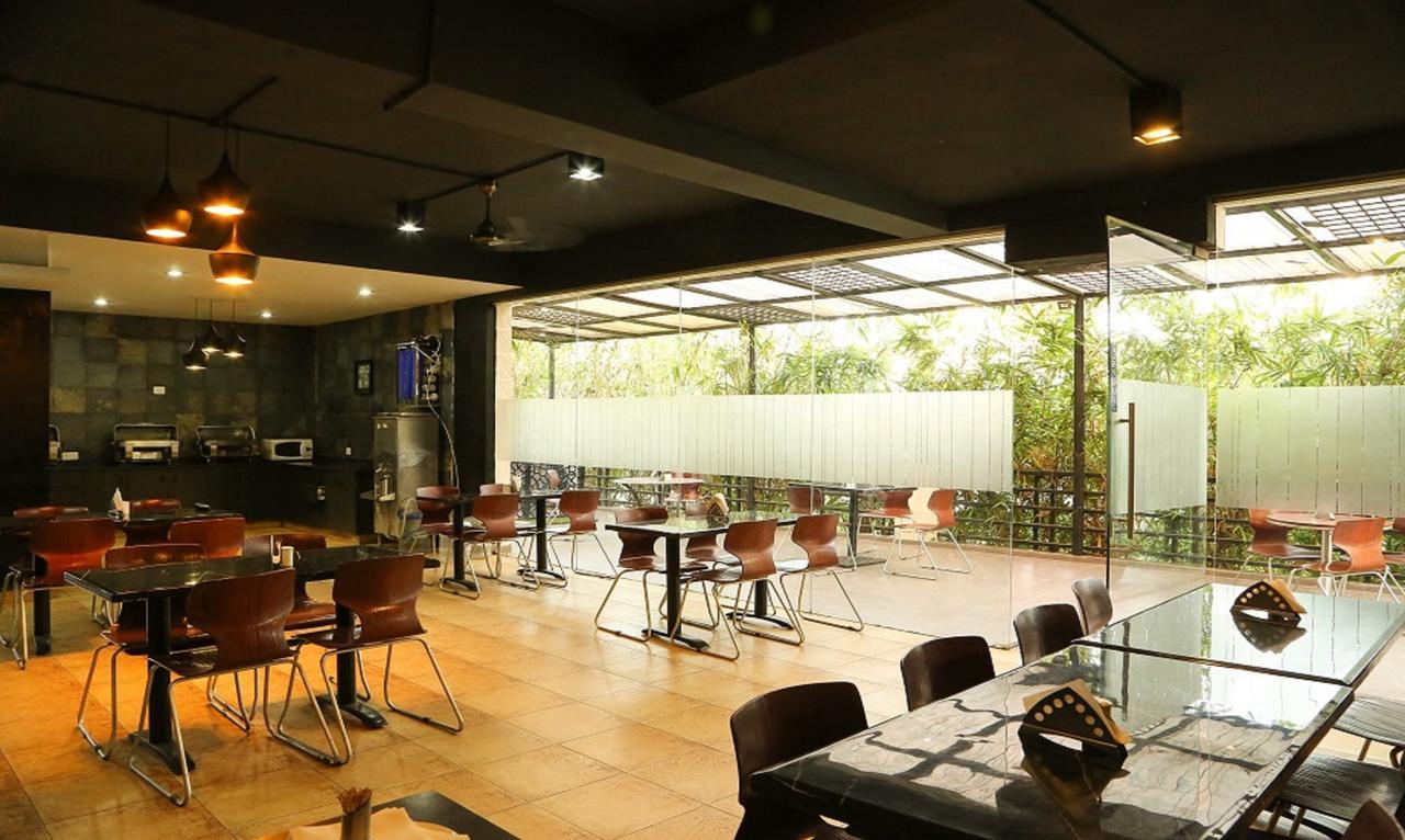 Hotel At Home Suites , Gachibowli, Хидерабад Екстериор снимка