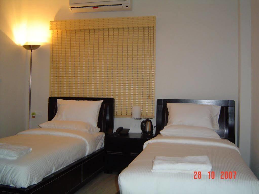Hotel At Home Suites , Gachibowli, Хидерабад Екстериор снимка